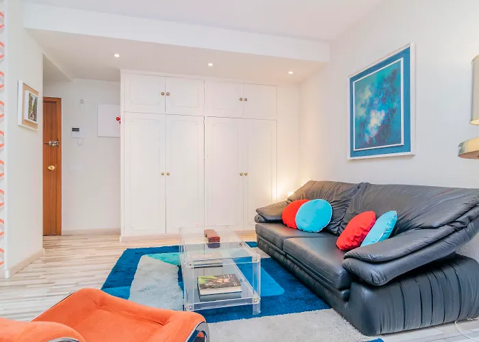 Far Home Gran VíaHostal